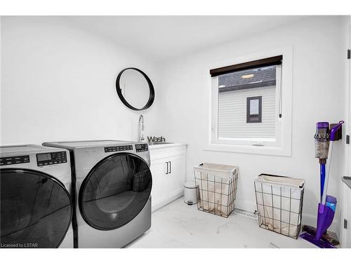 3487 Isleworth Road, London, ON - Indoor Photo Showing Laundry Room
