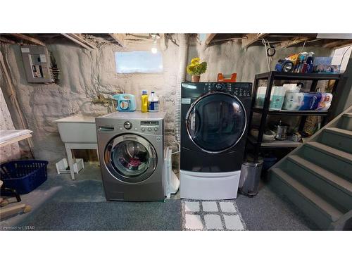 10 Argyle Street, London, ON - Indoor Photo Showing Laundry Room