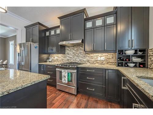 6595 Upper Canada Crossing, London, ON - Indoor Photo Showing Kitchen With Stainless Steel Kitchen With Upgraded Kitchen