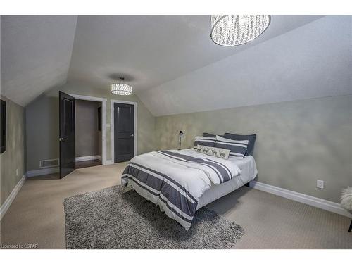 6595 Upper Canada Crossing, London, ON - Indoor Photo Showing Bedroom