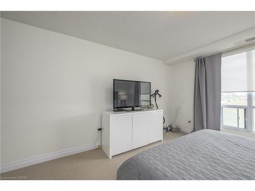 404-240 Villagewalk Boulevard, London, ON - Indoor Photo Showing Bedroom