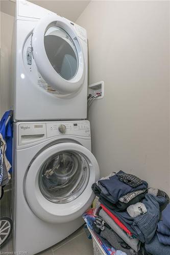 404-240 Villagewalk Boulevard, London, ON - Indoor Photo Showing Laundry Room