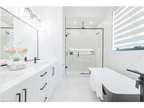 10175 Merrywood Drive, Grand Bend, ON - Indoor Photo Showing Bathroom