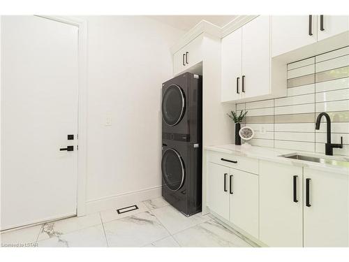 10175 Merrywood Drive, Grand Bend, ON - Indoor Photo Showing Laundry Room