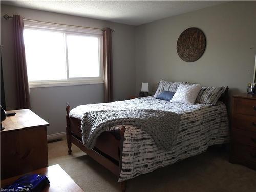 286 Kensington Avenue, Ingersoll, ON - Indoor Photo Showing Bedroom