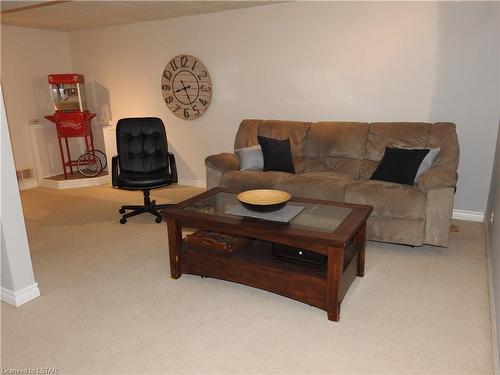 286 Kensington Avenue, Ingersoll, ON - Indoor Photo Showing Living Room