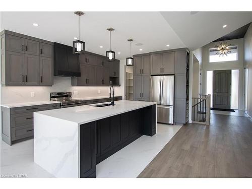 99 Optimist Drive, Talbotville, ON - Indoor Photo Showing Kitchen With Upgraded Kitchen