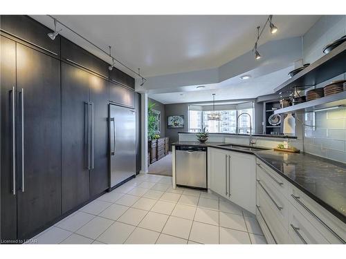 1106-500 Talbot Street, London, ON - Indoor Photo Showing Kitchen With Upgraded Kitchen