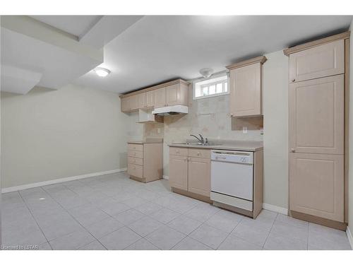 138 Napoleon Drive, London, ON - Indoor Photo Showing Kitchen With Double Sink