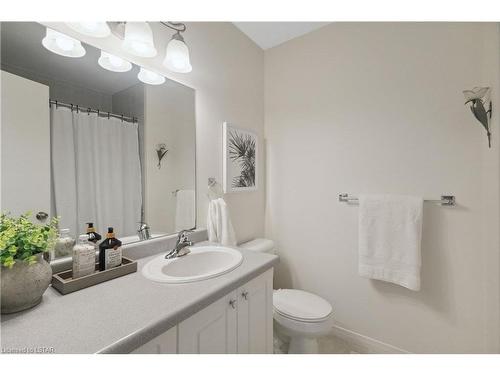 232 Oldham Street, London, ON - Indoor Photo Showing Bathroom