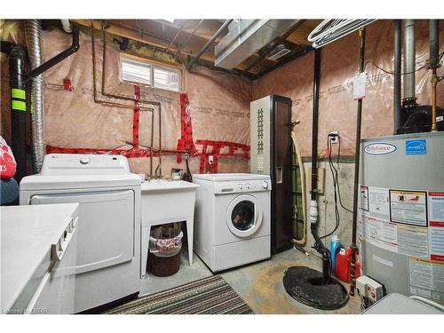 232 Oldham Street, London, ON - Indoor Photo Showing Laundry Room