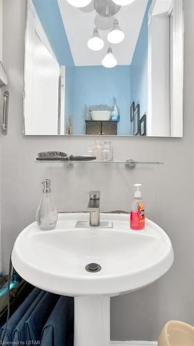 1051 Trafalgar Street, London, ON - Indoor Photo Showing Bathroom