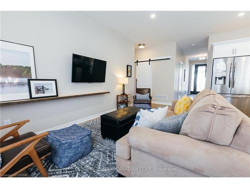 32 Regatta Way, Port Stanley, ON - Indoor Photo Showing Living Room