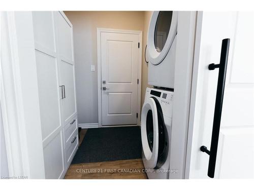 32 Regatta Way, Port Stanley, ON - Indoor Photo Showing Laundry Room