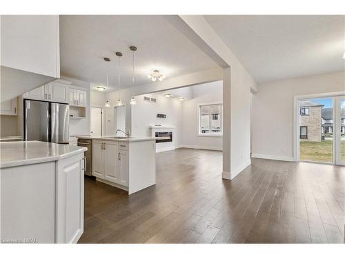 872 Zaifman Circle, London, ON - Indoor Photo Showing Kitchen With Upgraded Kitchen
