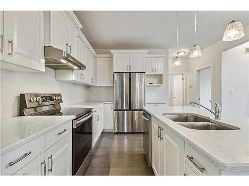 872 Zaifman Circle, London, ON - Indoor Photo Showing Kitchen With Stainless Steel Kitchen With Double Sink With Upgraded Kitchen