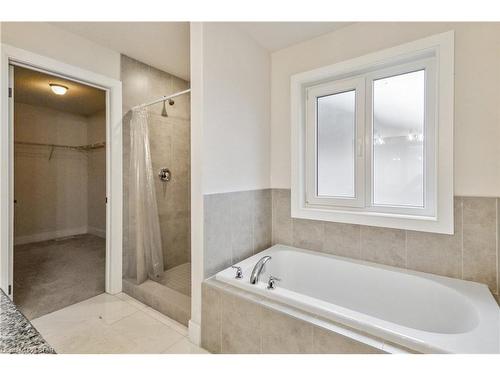 872 Zaifman Circle, London, ON - Indoor Photo Showing Bathroom