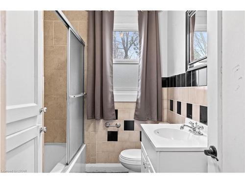 122 Highbury Avenue N, London, ON - Indoor Photo Showing Bathroom