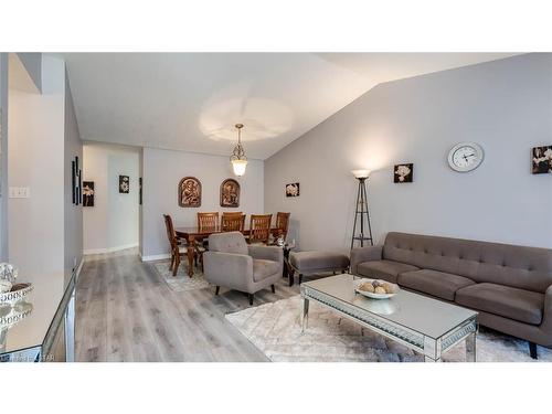 5-1241 Beaverbrook Avenue, London, ON - Indoor Photo Showing Living Room