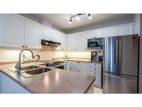 5-1241 Beaverbrook Avenue, London, ON - Indoor Photo Showing Kitchen With Double Sink