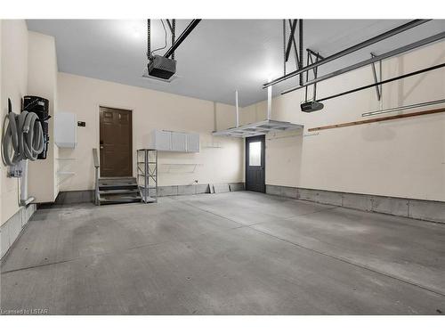 12 Pinebrook Court, London, ON - Indoor Photo Showing Garage