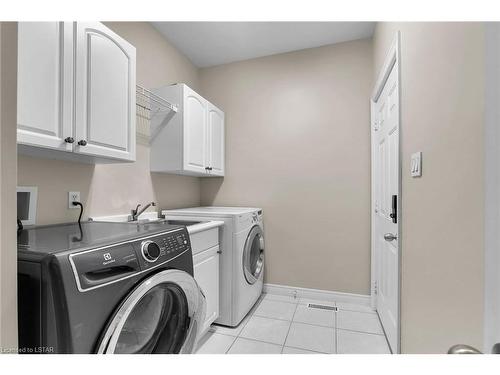 12 Pinebrook Court, London, ON - Indoor Photo Showing Laundry Room