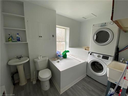 35 Oliver Street, London, ON - Indoor Photo Showing Laundry Room