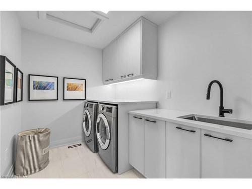 1634 Upper West Avenue, London, ON - Indoor Photo Showing Laundry Room