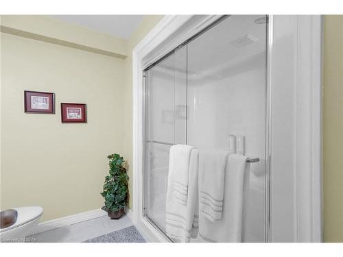 30 Mcgregor Court, St. Thomas, ON - Indoor Photo Showing Bathroom