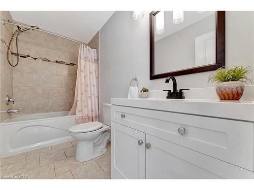 62 Melody Trail, St. Catharines, ON - Indoor Photo Showing Bathroom