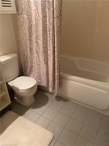 305-766 King Street W, Toronto, ON - Indoor Photo Showing Bathroom