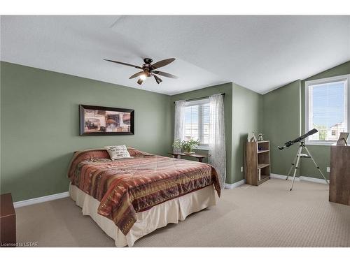 1521 Green Gables Road, London, ON - Indoor Photo Showing Bedroom