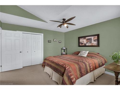 1521 Green Gables Road, London, ON - Indoor Photo Showing Bedroom
