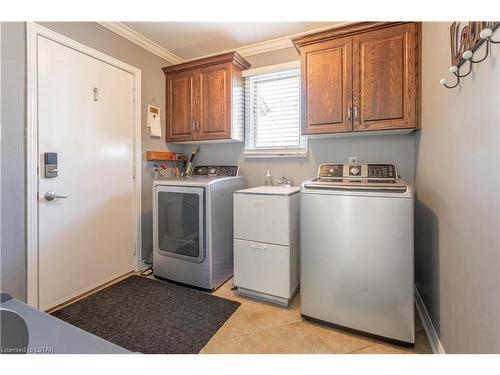 48 Walmer Gardens, London, ON - Indoor Photo Showing Laundry Room