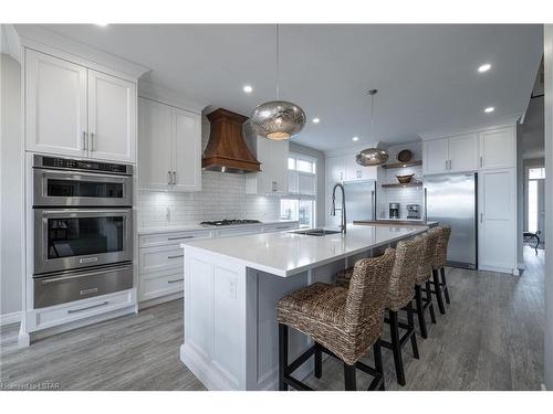 1860 Ironwood Road, London, ON - Indoor Photo Showing Kitchen With Upgraded Kitchen