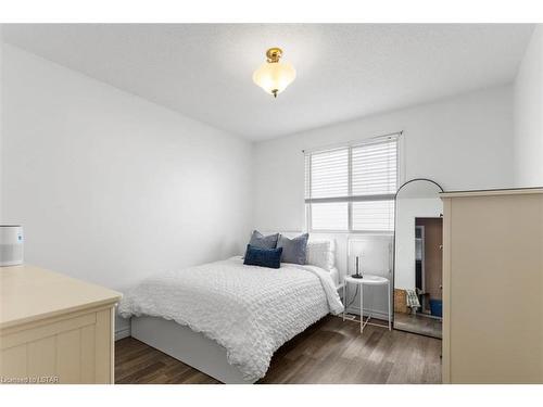 507 Commonwealth Crescent, Kitchener, ON - Indoor Photo Showing Bedroom