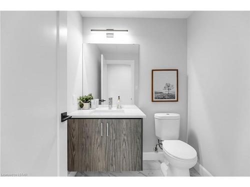 120-2062 Lumen Drive, London, ON - Indoor Photo Showing Bathroom