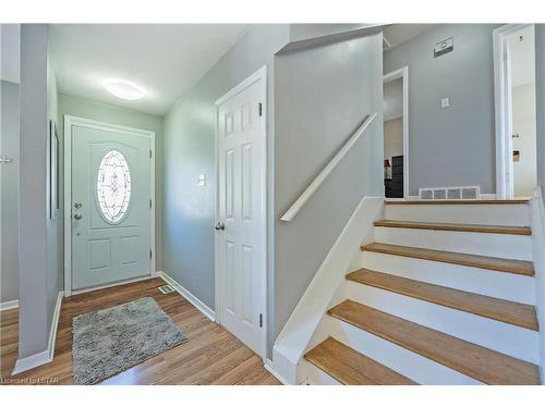 456 Regal Drive, London, ON - Indoor Photo Showing Other Room