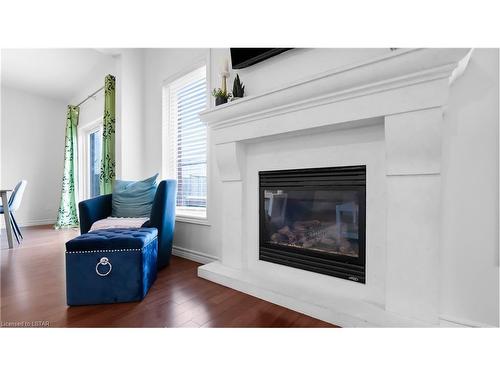 578 Blackacres Boulevard, London, ON - Indoor Photo Showing Living Room With Fireplace