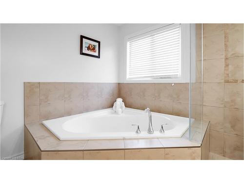 578 Blackacres Boulevard, London, ON - Indoor Photo Showing Bathroom