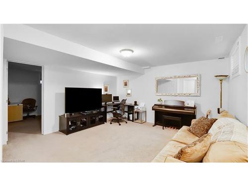 578 Blackacres Boulevard, London, ON - Indoor Photo Showing Living Room