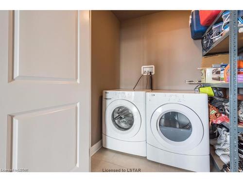 1307-330 Ridout Street N, London, ON - Indoor Photo Showing Laundry Room