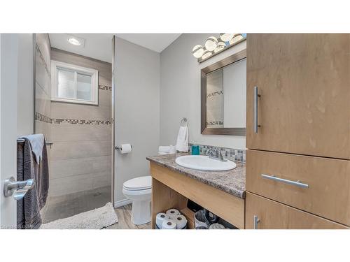 569 Elm Street, St. Thomas, ON - Indoor Photo Showing Bathroom