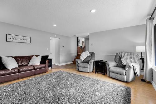 276 Margaret Street, Ilderton, ON - Indoor Photo Showing Living Room