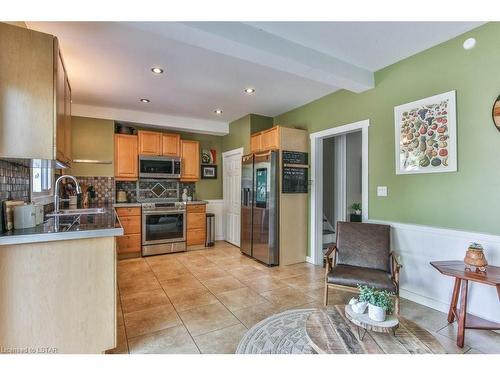 818 Princess Avenue, London, ON - Indoor Photo Showing Kitchen
