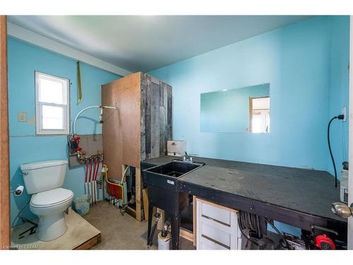 22757 Hagerty Road, Newbury, ON - Indoor Photo Showing Bathroom