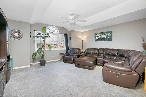 105 Woodbine Avenue, Kitchener, ON - Indoor Photo Showing Living Room