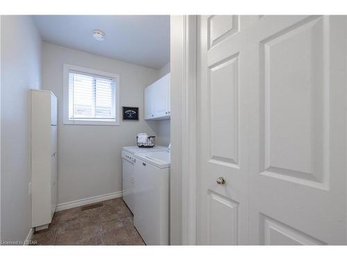 44 Forest Grove Crescent, Dorchester, ON - Indoor Photo Showing Laundry Room