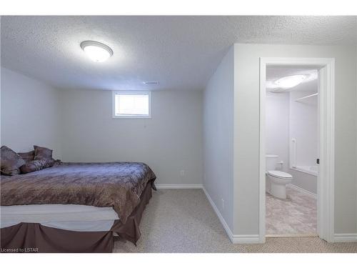 44 Forest Grove Crescent, Dorchester, ON - Indoor Photo Showing Bedroom