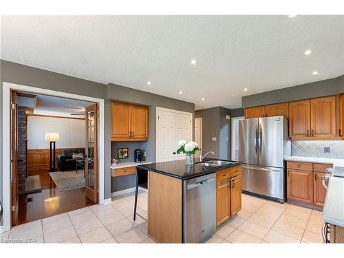 5 Sports Field Crescent, London, ON - Indoor Photo Showing Kitchen